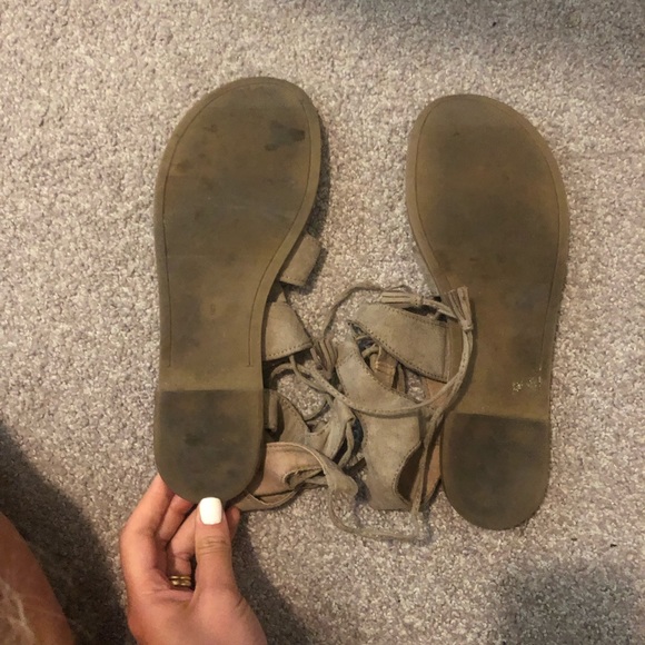 Old navy sandals - Picture 2 of 3